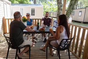 Campings CAMPING LES OURMES : photos des chambres