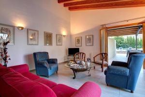 Perfect location! A country villa by Renthousing