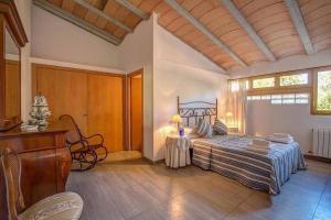 Perfect location! A country villa by Renthousing