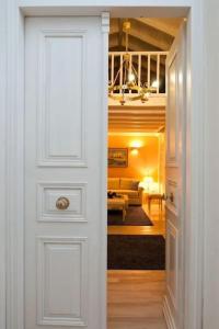 Acropolis Luxury House