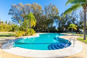 Bahia de Marbella - 3 bedroom beach apartment with sea view