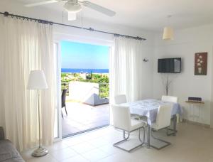 The Seaterra Reserve Penthouse with mountains&seaviews and rooftop terrace