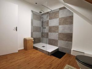 Appartements jolie F2 bien equipe parking gratuis : photos des chambres