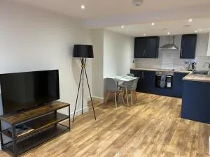 Newly rennovated 1-bedroom serviced apartment, walking distance to Hospital or Train Station - Bassaleg