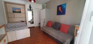 Appartements Nice studio with terrace near the sea : photos des chambres