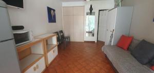Appartements Nice studio with terrace near the sea : photos des chambres