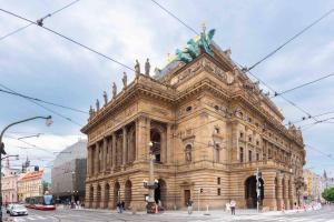COLOURFUL MODERN FLAT BALCONY CHARLES BRIDGE