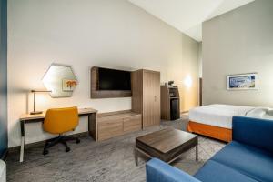 Holiday Inn Express & Suites Phoenix - Mesa West by IHG