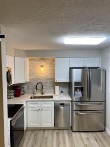 Valley Escape in Quiet Area Neighborhood