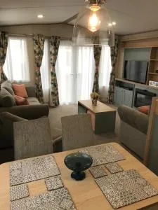 The Roecliffe, Holiday mid-lodge, Shorefield Country Park - 新米尔顿