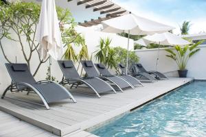 Luxury 2-bedroom apartment with shared pool 2 mins to Pereybere beach