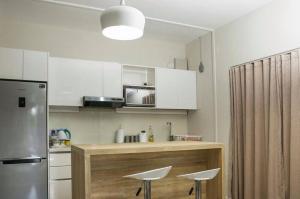 Luxury 2-bedroom apartment with shared pool 2 mins to Pereybere beach