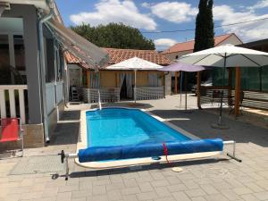 Holiday House Resort LONGER LIFE Two connected Houses whit Pool capacity 8 p