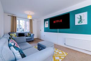 3 Bedroom! 3 Toilets! Contractors and Groups! Free Parking! Driveway! NEW BUILD HOUSE! - 4-star hotels in Burton upon Trent