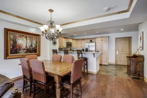 Luxurious 3 bedroom 3 bath condo! condo