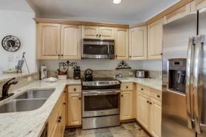 Luxurious 3 bedroom 3 bath condo! condo