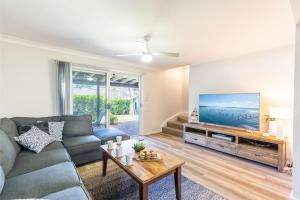 110 Catalina Close so close to the water