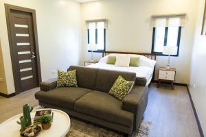 Orchard Tiny Home - Golf Course Pet Friendly Lot