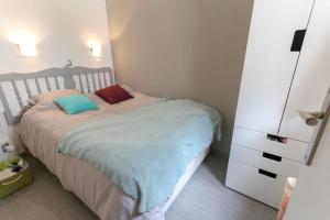 Apartment with AC terrace sea view swimming pool parking -BENAKEY