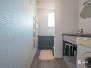 Appartement plage et commerces, balcon, tout confort - FR-1-197-547