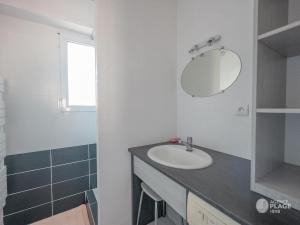 Appartement plage et commerces, balcon, tout confort - FR-1-197-547