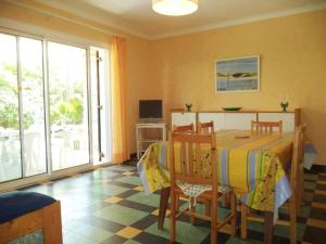 Appartement familial 4 pièces avec terrasse à 150m plage, 8 couchages, Narbonne Plage - FR-1-229B-510