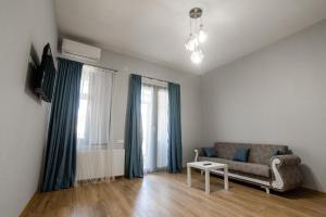 Meidan Bazaar Prime Location Apartment