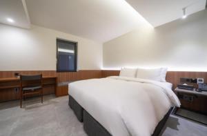 Phòng Deluxe Nhìn Ra Công Viên (Deluxe Park View Room)