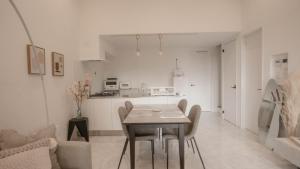 N vacation stay サウナBBQ付き一棟貸ヴィラ2名2万から ペット可 100インチ超え大画面シアター