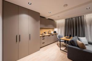 Kalnu dzīvoklis (The hill condo)