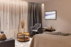 Kalnu dzīvoklis (The hill condo)