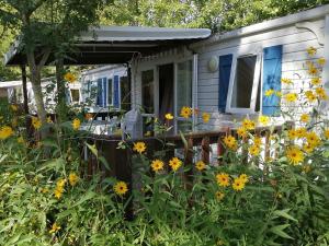 Chalets Camping La Loire Fleurie : photos des chambres