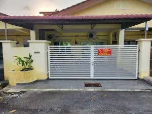D'Haja 61 KLIA Sepang with 3 AIRCONDS & WiFi - Kampong Kubang Beras