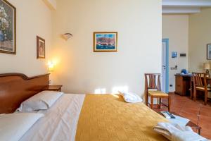 Superior Triple Room with Sea View room in Hotel Mediterraneo