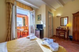 Double or Twin Room with Side Sea View room in Hotel Mediterraneo