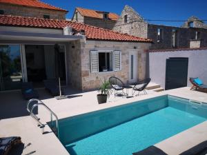 Holiday home in Selca with terrace, air conditioning, WiFi, washing machine 5094-1