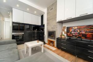 Stylish Cozy Studio with fireplace