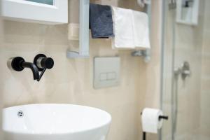 Stylish Cozy Studio with fireplace