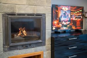 Stylish Cozy Studio with fireplace