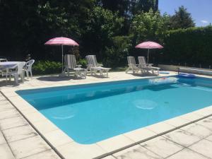 Appartements Inviting 2-Bed Apartment with pool in Saint-Romain : photos des chambres