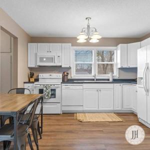 Pet Friendly Large Fenced Backyard Covered Patio