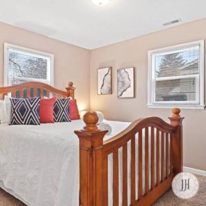 Pet Friendly Large Fenced Backyard Covered Patio