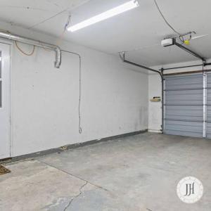 Pet Friendly Large Fenced Backyard Covered Patio