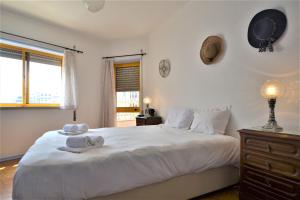 Eric- No centro da Vila