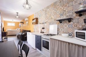 Las Latas del Almendro 1