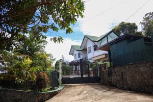 Hill Crest Holiday Bungalow