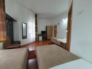 Triple Room room in Hotel Mures