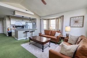 Laguna Bay 2 Bedroom Condo Resort Pool 8 Miles to Disney