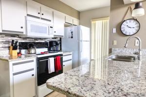 Laguna Bay 2 Bedroom Condo Resort Pool 8 Miles to Disney