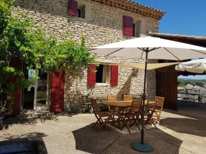 Maisons de vacances Maison de caractere dans Luberon avec piscine : photos des chambres